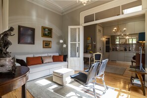 Living and dining area 