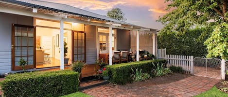 You'll feel the seclusion you need yet just a 15 minutes’ walk to central Mudgee