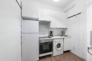 The kitchen is equipped with the main appliances, crockery and other usual utensils.