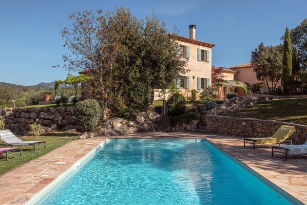 Villa with private heated pool (1)