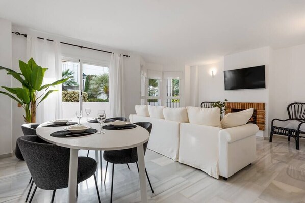 Bright living-dining room with a large sofa bed. In addition, a beautiful table for 4 guests.