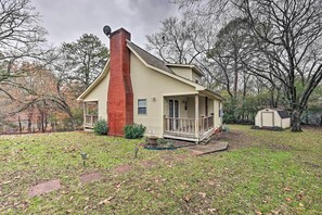 Home Exterior | Pet Friendly w/ Fee | 5 Mi to Hot Springs National Park