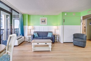 Living Room | Queen Sleeper Sofa | Queen Murphy Bed | Free WiFi | Central A/C