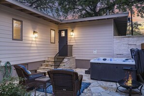 Big Z Private Hot Tub Area