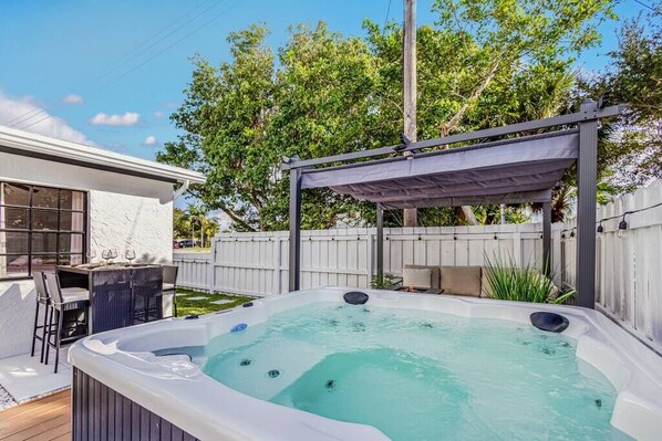 Bain à remous extérieur