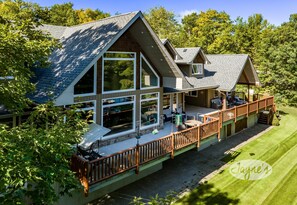 Holiday Headquarters &amp; Upper Main Deck - Lake Side