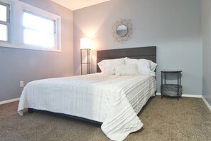 Bedroom 1 w/ Queen Bed