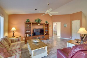 Living Room | Free WiFi | Keyless Entry