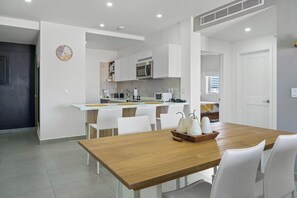 Milateo Suite-2BDR-2BTH-Pool (96)