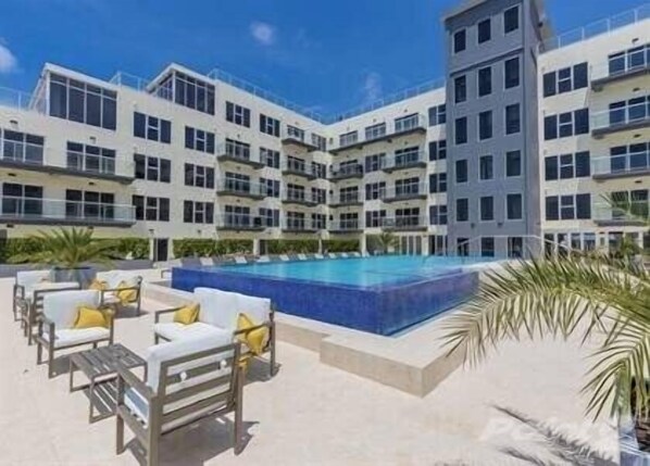 Milateo Suite-2BDR-2BTH-Pool (92)