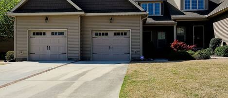 Driveway accommodates 2 cars