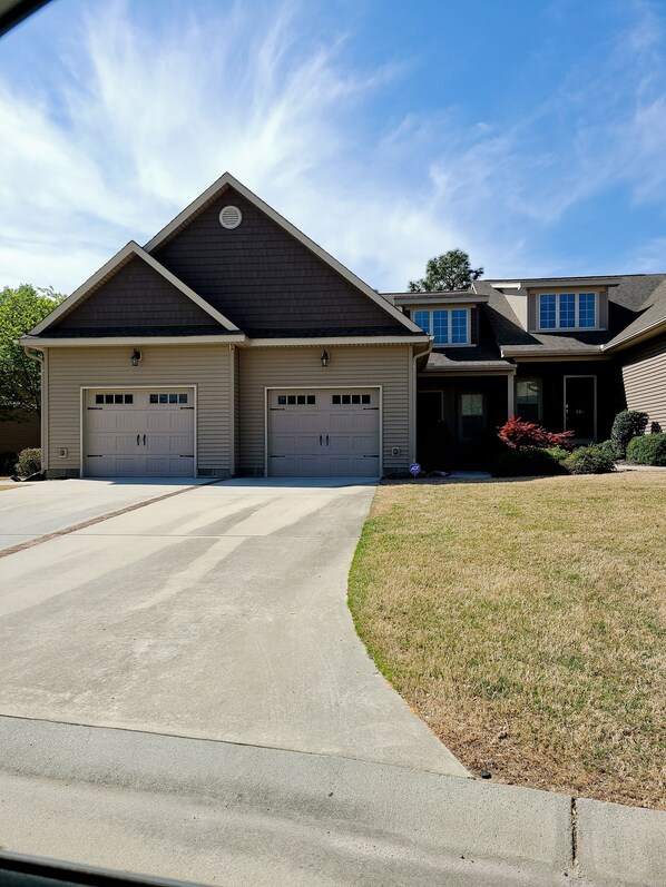 Driveway accommodates 2 cars