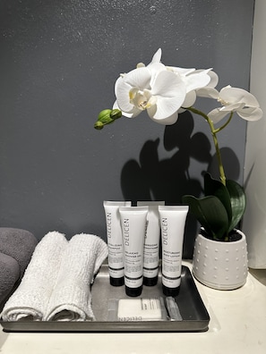 Bathroom amenities
