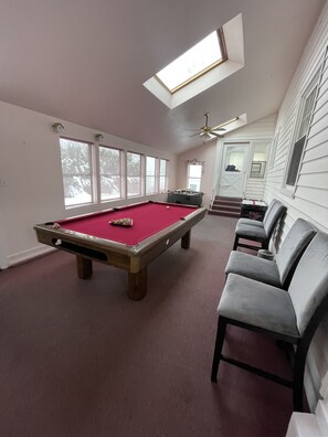 Game room with Fooseball, Airhockey and Pool table