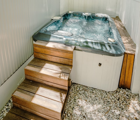 Bain à remous extérieur