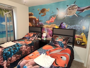Dive into fun in this twin bedroom featuring vibrant Nemo décor—ideal for little explorers to dream big.