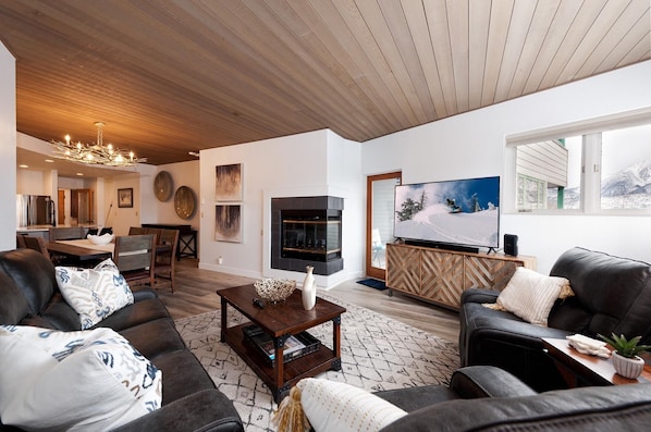 Main Living and Dining Space - TV and Deck access.

The fireplaces in the main living space and the master bedroom are not operational (they have battery operated candles in them).