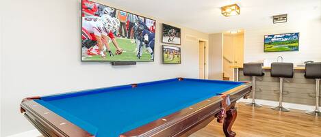 85" 4k tv plus 3 more 42" Tvs-catch up on all your favorite sports teams