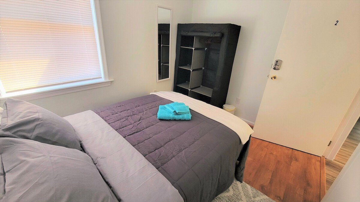 Cozy 5BR floor w/free parking near Washington DC
