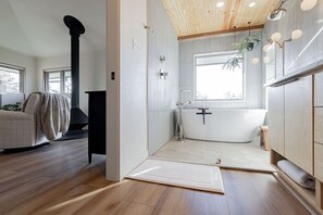 Shower + Bathtub - Walker Luxury Vacation Rentals