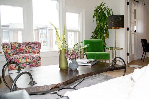 Bright & Airy renovated apartment
