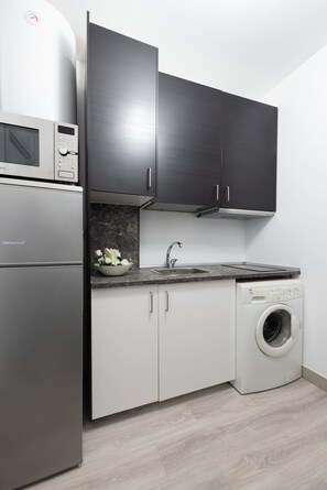 The kitchen is equipped with the main appliances, crockery and other usual utensils.