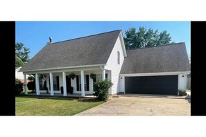 Front of home with plenty of parking 