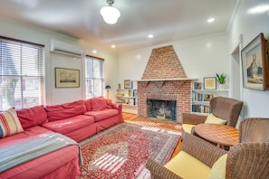 Living Room | Central Heating & A/C | Free WiFi | Fireplace (Decorative)