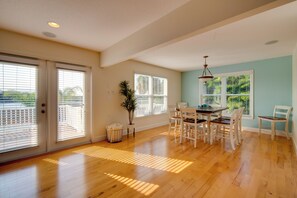 Dining Area | Dishware/Flatware