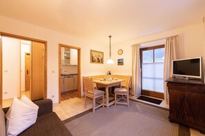 Essbereich Wohnzimmer Fewo Waldblick