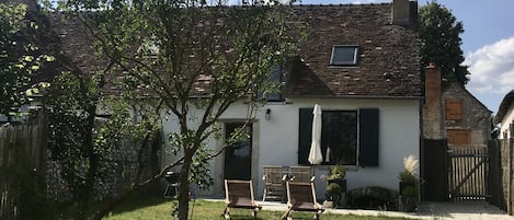 Le gîte Le Chai et son jardin 