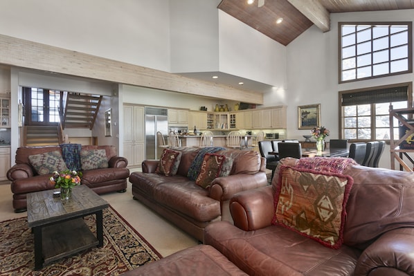 Living Room, Furniture, Indoors, Couch, Home Decor