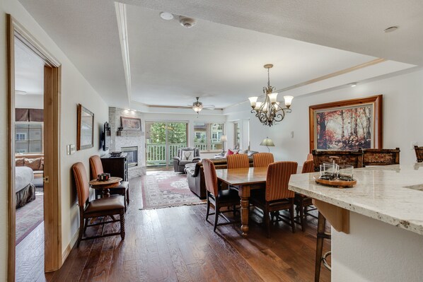 Dining Room, Dining Table, Table, Furniture, Indoors