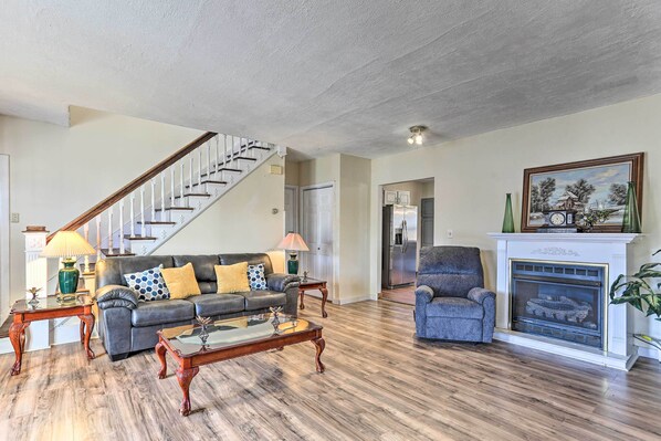 Monroe Vacation Rental | 4BR | 2BA | 1,500 Sq Ft | Stairs to Access