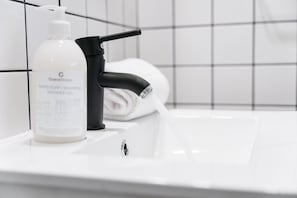 Bathroom amenities
