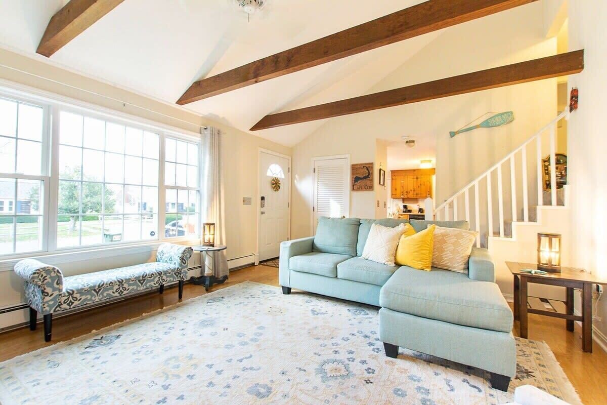 Stylish Home Dog Friendly Close to Beach!