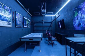 [amenities:game-room:1] Game Room