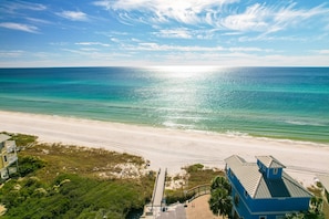 South Wall Street leads straight to the beach! Just a 5-minute walk and even shorter if you want to hop on a bike!