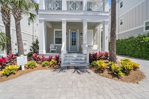 3-level vacation home, perfect for groups of up to 12 guests.