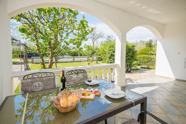 Outdoor dining