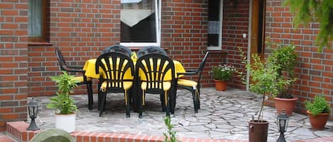 Terrasse vor der Ferienwohnung