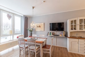 Wohnzimmer mit Essplatz