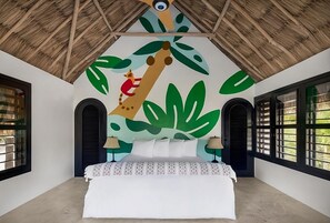 Unit with 1 King size bed. Exact unit will be assigned upon arrival. Views, colors and decor may vary.