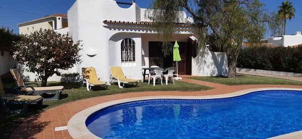 Alpendre sala e piscina