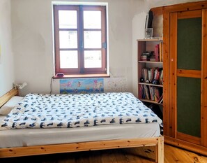 Schlafzimmer 2 (Kinderzimmer) mit Einzelbett