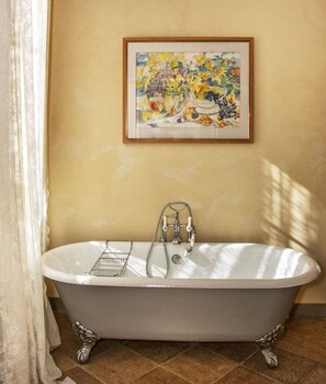 Siena ensuite bathroom