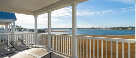 Balcony with amazing panoramic bay views