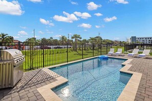 Private Pool & Patio