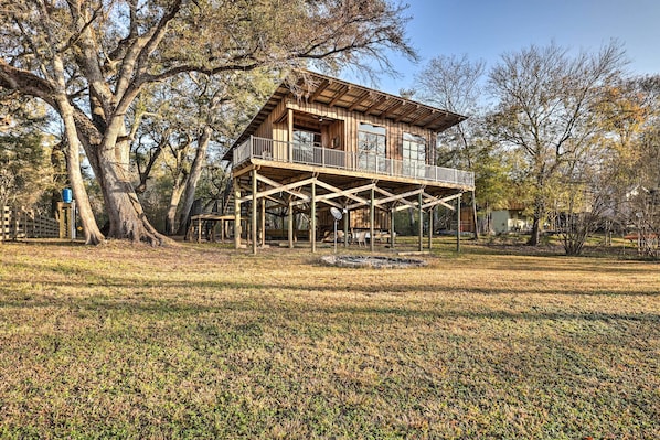Fort White Vacation Rental | 3BR | 1BA | 1,068 Sq Ft | Stairs Required