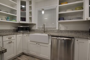 Enjoy the fully equipped kitchen!